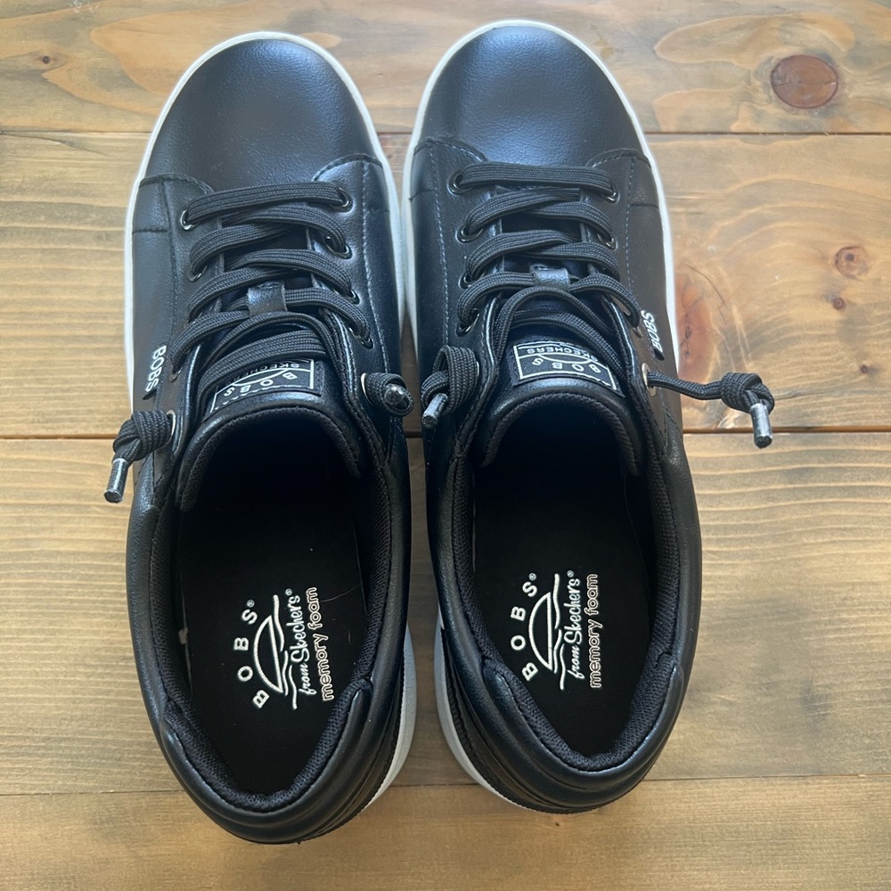 Bobs Skechers Women’s Black Sneakers Size 9.